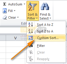 بر روی دکمه‌ی Sort & Filter کلیک کرده و Custom Sort را انتخاب کنید.